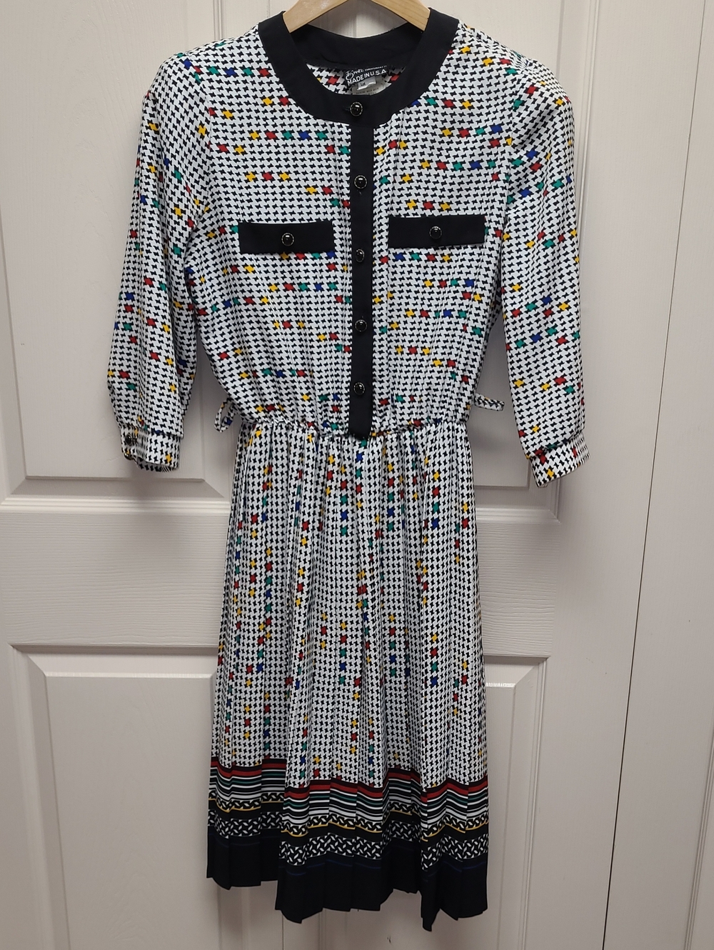 Vintage Women's Multicolor Patterned Button-Front pleated Dress w/ elastic waist